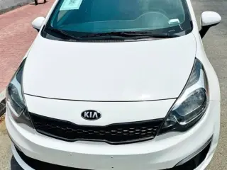 2016 Kia Rio في Sharjah سيارة مستعملة