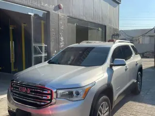 2018 GMC Acadia في Sharjah سيارة مستعملة