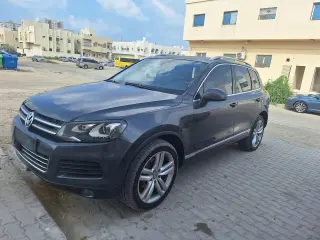 2013 Volkswagen Touareg في Sharjah سيارة مستعملة