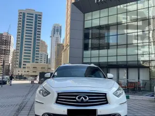 2015 Infiniti QX70 in Sharjah used car