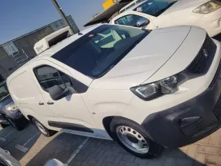 2020 Peugeot Partner in Sharjah used car