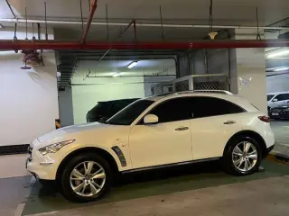 2014 Infiniti QX70 in Sharjah used car