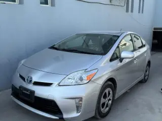 2012 Toyota Prius in Sharjah used car