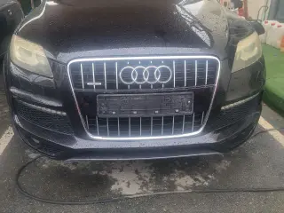 2013 Audi Q7 in Sharjah used car