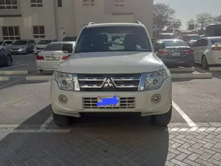 2014 Mitsubishi Pajero in Sharjah used car