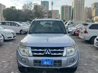 2014 Mitsubishi Pajero in Sharjah used car