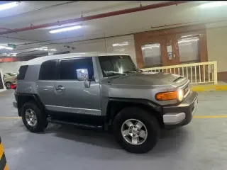 2010 Toyota FJ Cruiser in Sharjah used car