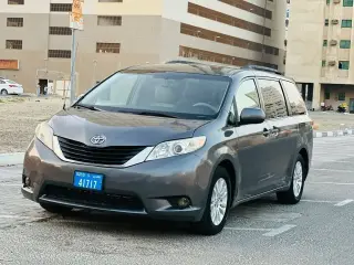 2012 Toyota Sienna in Sharjah used car