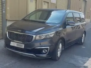 2017 Kia Sedona in Sharjah used car
