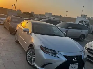 2013 Lexus ES in Sharjah used car