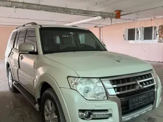 2016 Mitsubishi Pajero in Sharjah used car