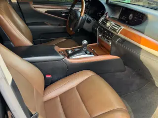 2014 Lexus LS 460 in Sharjah used car
