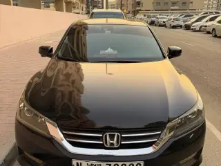 2014 Honda Accord في Sharjah سيارة مستعملة