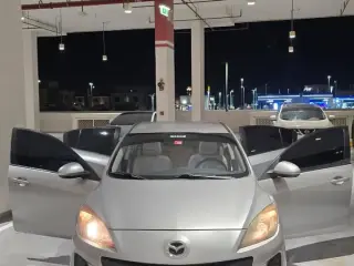 2013 Mazda 3 in Sharjah used car