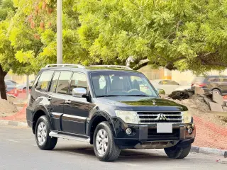 2011 Mitsubishi Pajero in Sharjah used car