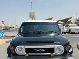 2015 Toyota FJ Cruiser in Sharjah used car