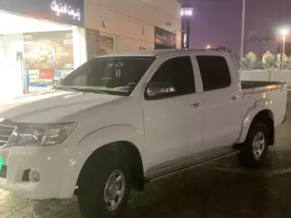 2013 Toyota Hilux in Sharjah used car