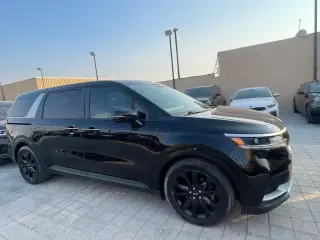 2022 Kia Carnival في Sharjah سيارة مستعملة