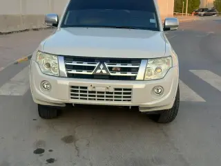 2014 Mitsubishi Pajero in Sharjah used car