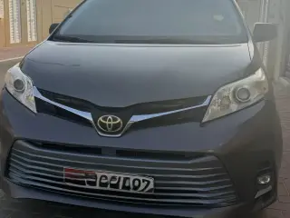 2016 Toyota Sienna in Sharjah used car