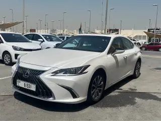 2023 Lexus ES in Sharjah used car