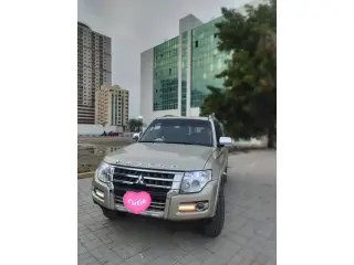 2014 Mitsubishi Pajero in Sharjah used car