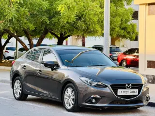 2015 Mazda 3 في Sharjah سيارة مستعملة