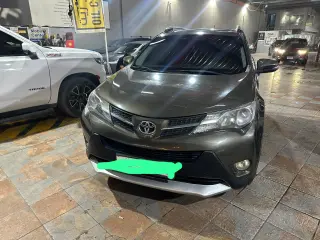 2015 Toyota Rav4 في Sharjah سيارة مستعملة