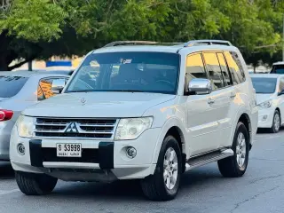2010 Mitsubishi Pajero في Sharjah سيارة مستعملة