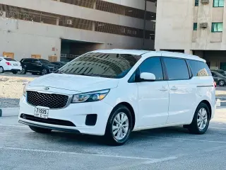 2016 Kia Sedona في Sharjah سيارة مستعملة