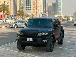 2012 Toyota FJ Cruiser في Sharjah سيارة مستعملة