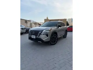 2025 Nissan Rogue في Sharjah سيارة مستعملة