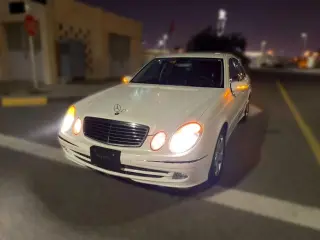 2004 Mercedes-Benz E-Class في Sharjah سيارة مستعملة