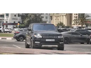2017 Land Rover Range Rover Sport في Sharjah سيارة مستعملة