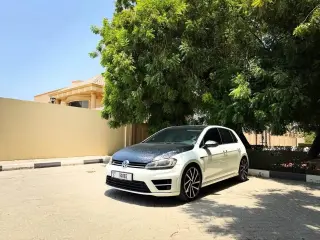 2017 Volkswagen Golf في Sharjah سيارة مستعملة
