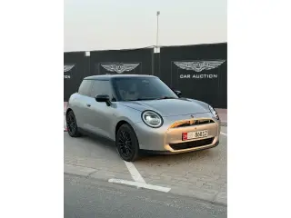 2024 Mini Cooper في Sharjah سيارة مستعملة