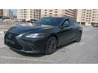 2021 Lexus ES في Sharjah سيارة مستعملة